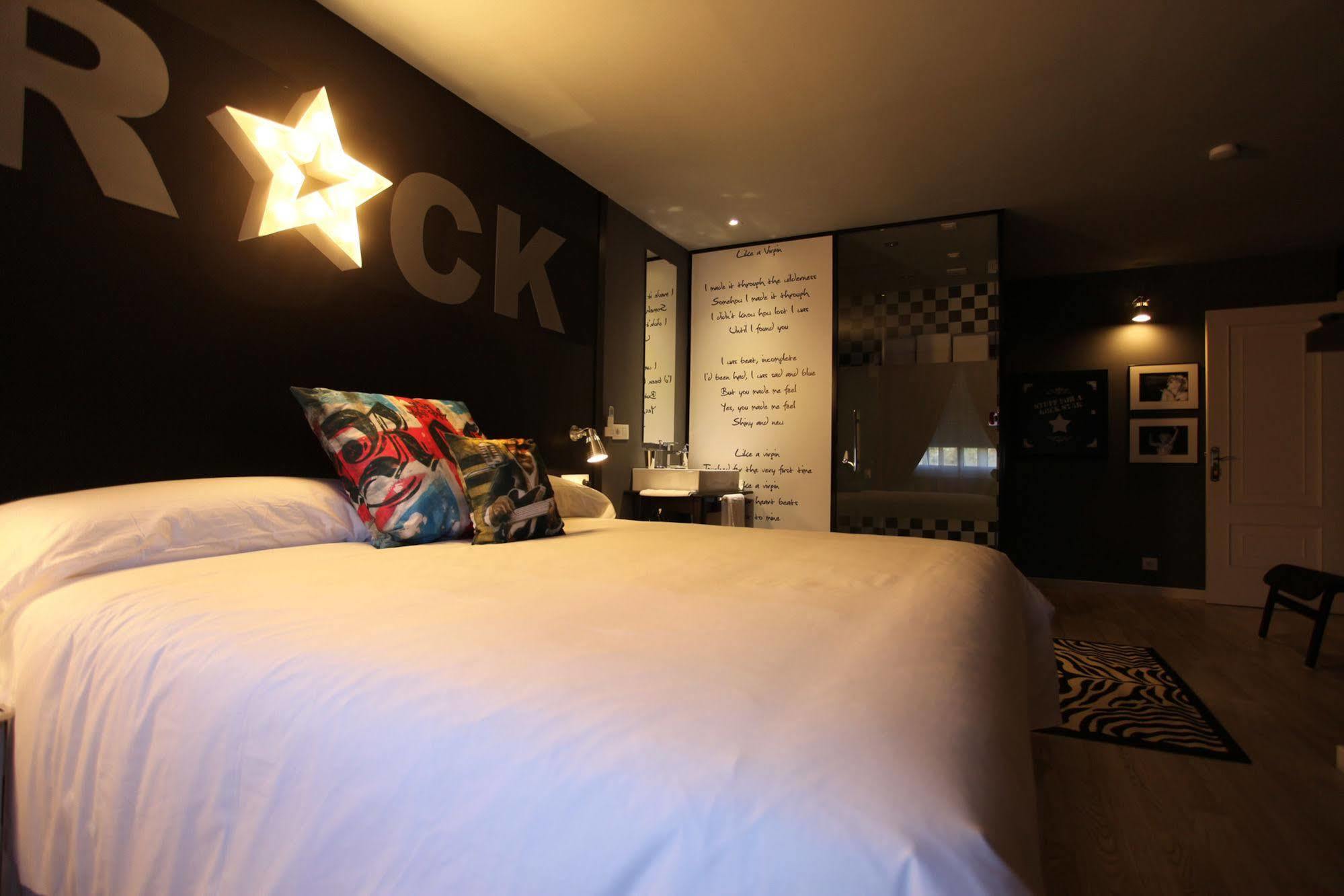 Hotel Apartamentos Rock Star Taboadela ภายนอก รูปภาพ